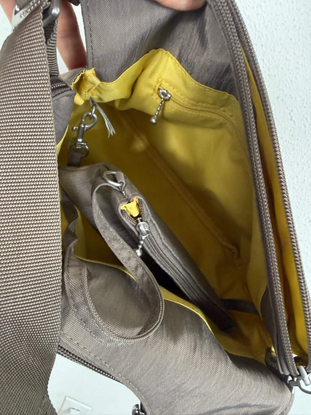 Baggallini Cross Over Crossbody purse Grey - Picture 8 of 10